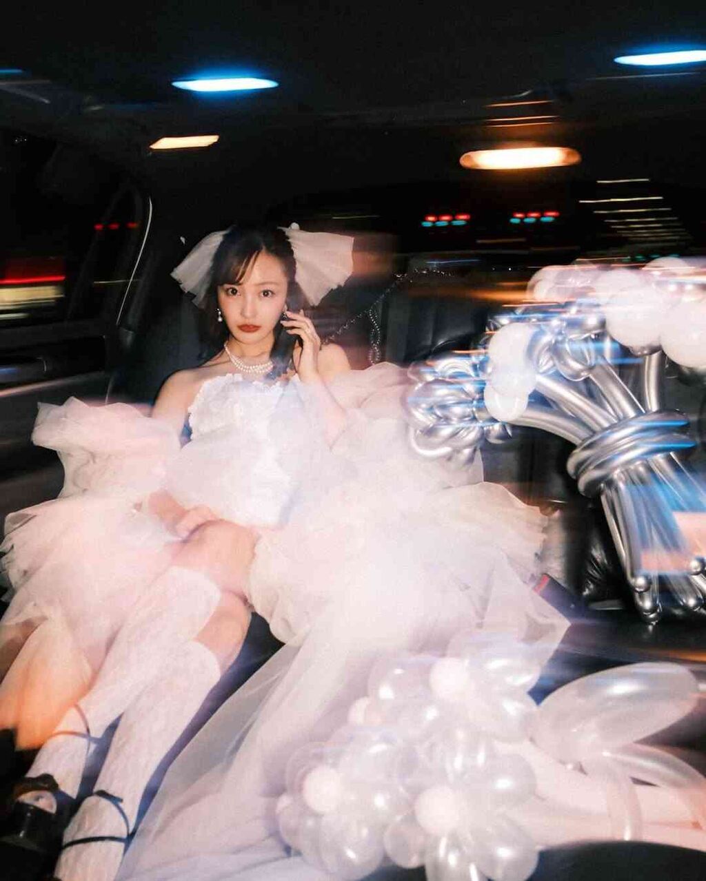 「可愛すぎ」板野友美、プリンセス風ミニ純白ドレスが大反響　夫・ヤクルト高橋奎二とラブラブショットも