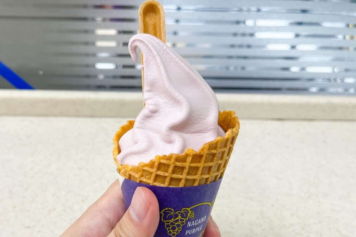 ミニストップ、ソフトクリームに“食べるスプーン”導入　「天才の発想」称賛の声続出