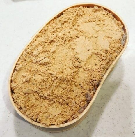 開けた瞬間、砂？　一面に敷き詰められた“粉”の正体に衝撃　“嫌がらせ弁当”を作る妻の真意