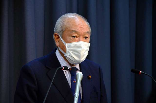 鈴木財務相、防衛増税「お願いしなければならない」　国債には否定的