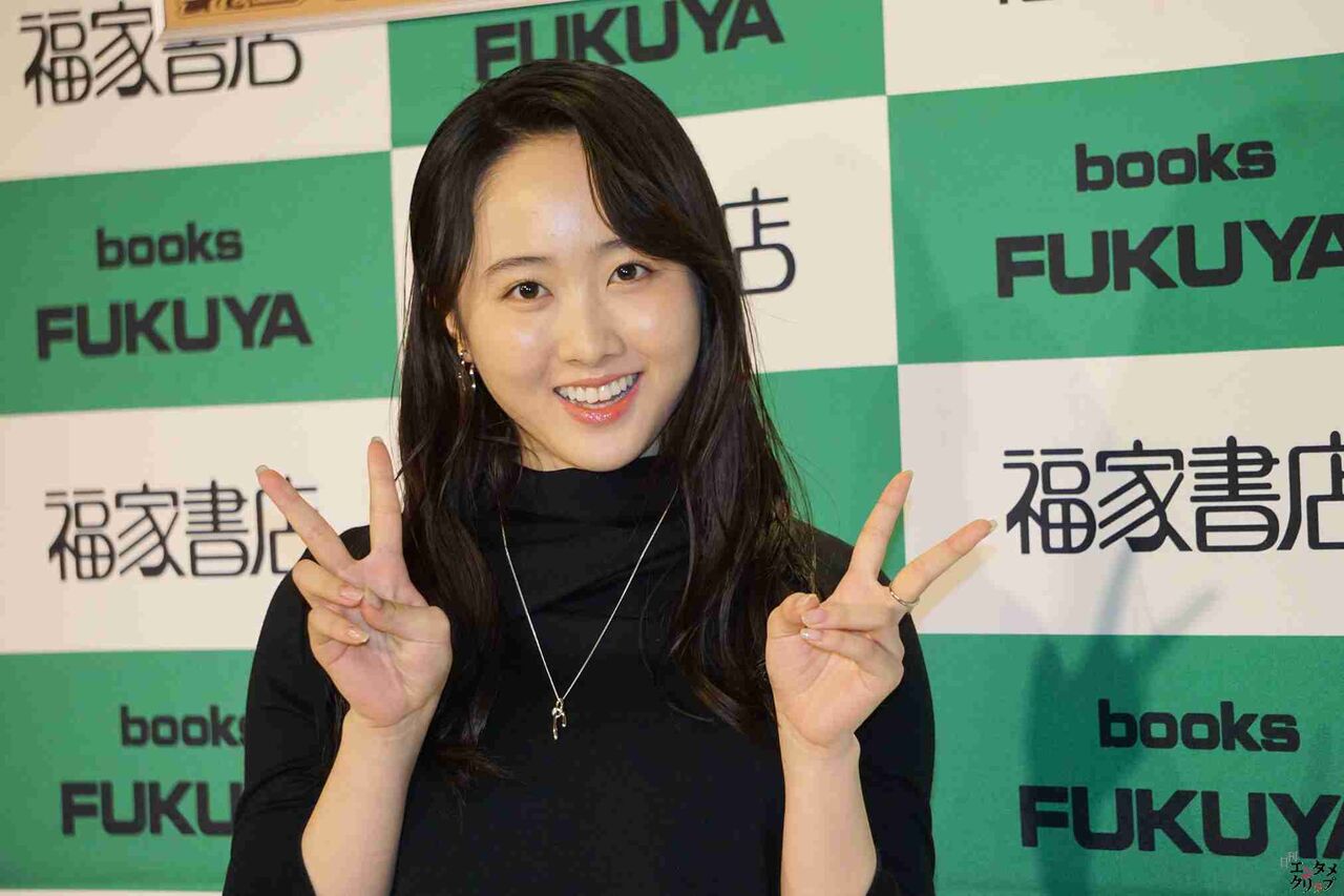 本田望結、早大と青森山田高の入学式ショットを並べて公開「どっちもかわいい」「スーツ似合う」