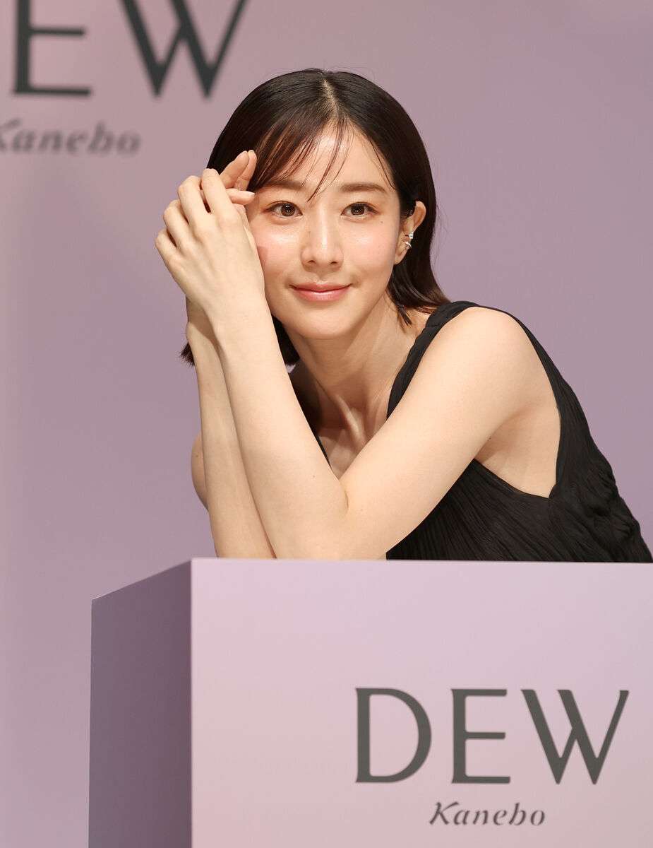 田中みな実、亀梨和也との交際質問におどけたポーズ　24年初イベント登壇“欲しがりポーズ”も