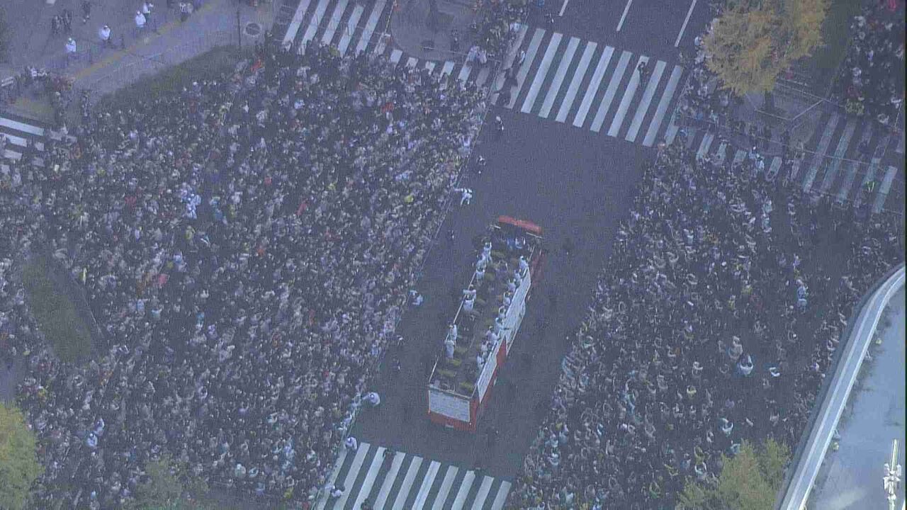 のべ96万人が沿道で声援　阪神＆オリックスの優勝記念パレード　沿道は大歓声に包まれる