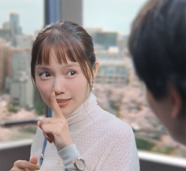 宮﨑あおいは、なぜ“可愛い女子”で居続けられるのか？「40歳なのに前髪パッツン＆清楚系ファッションが似合う」驚きのワケ