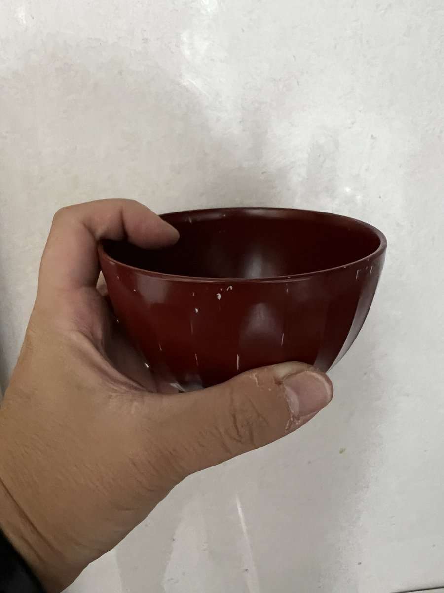 「この持ち方嫌い」正しいおわんの持ち方が議論に　問題提起の保育士に投稿の真意を聞いた