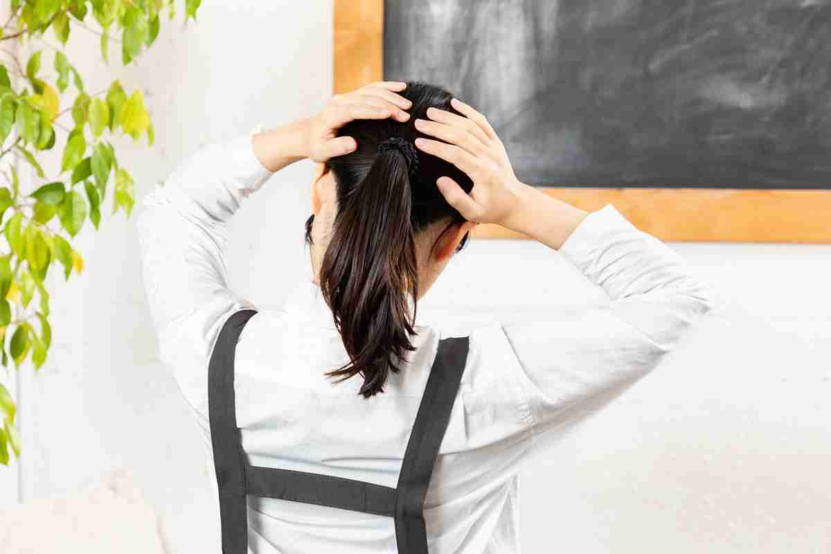 バイトを休むとき「代わりの人を探せ」って普通なの？　実際に言われた人たちの間でも分かれる意見「社員の仕事でしょ？」「バイトが気軽に休んだら店に迷惑が…」