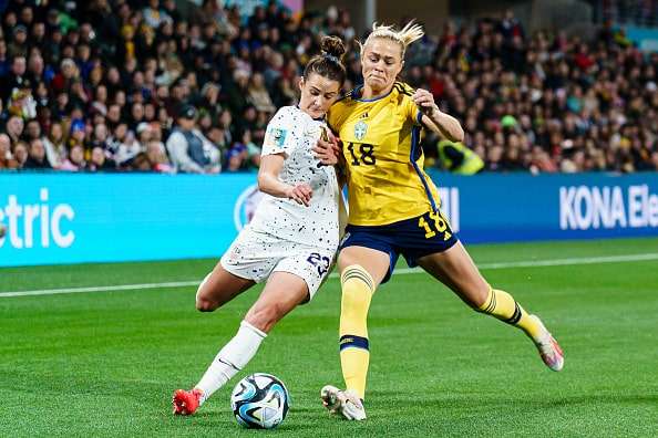 男子サッカーは女子に比べて“倒れすぎ&痛がりすぎ”？　「男子の中には足を切断するのかと心配するほど叫び声を上げて……」