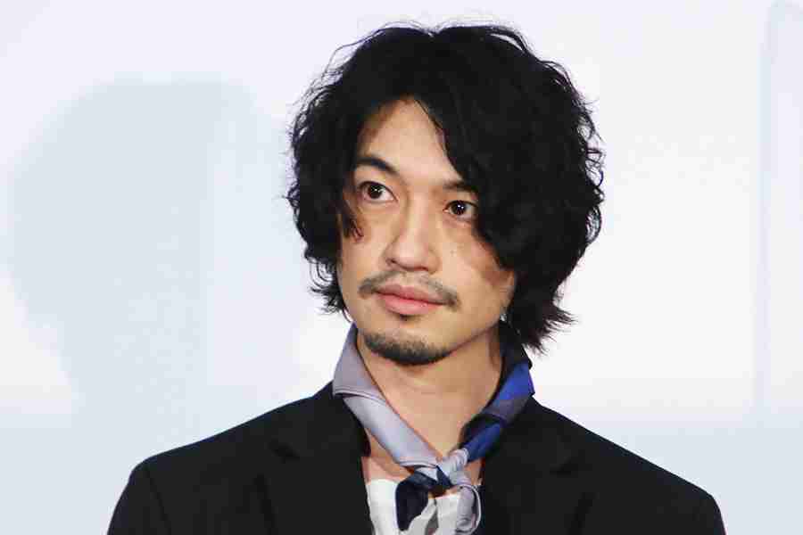 斎藤工の“イカす”腕にファン注目「カッケェ～」「膝から崩れ落ちない女子がいたら教えて」