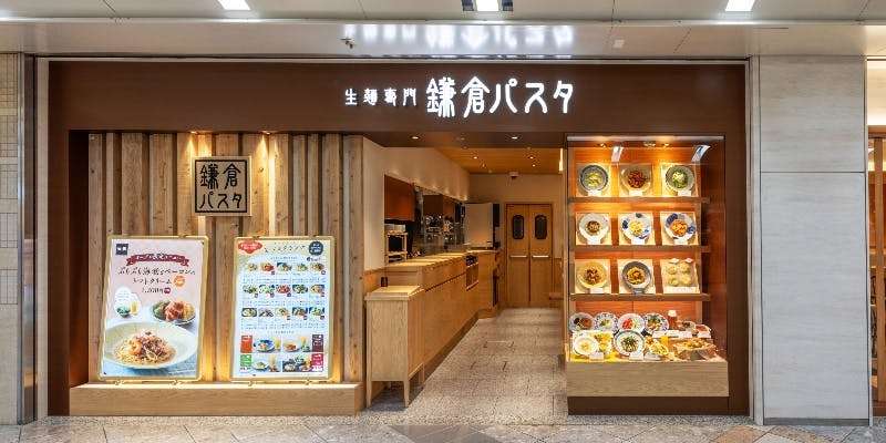 鎌倉パスタに行ったら悲壮な顔をした店員さんが5分に一回くらいのペースで『パンはいかがですか？』って回ってきて「インターネッツくんさぁ…」の気持ちになった