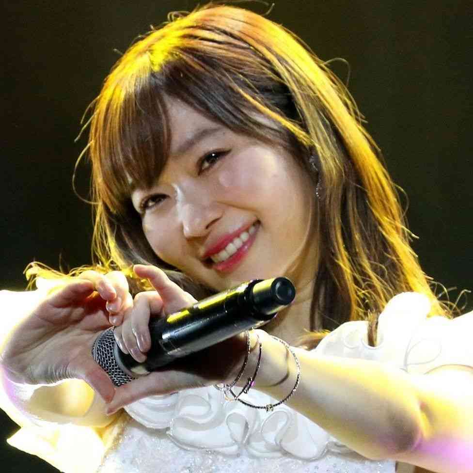 指原莉乃表紙のMAQUIAには有能現品リップ付き！　その大人気ぶりにファン「コンビニ本屋9件ハシゴして揃いました」