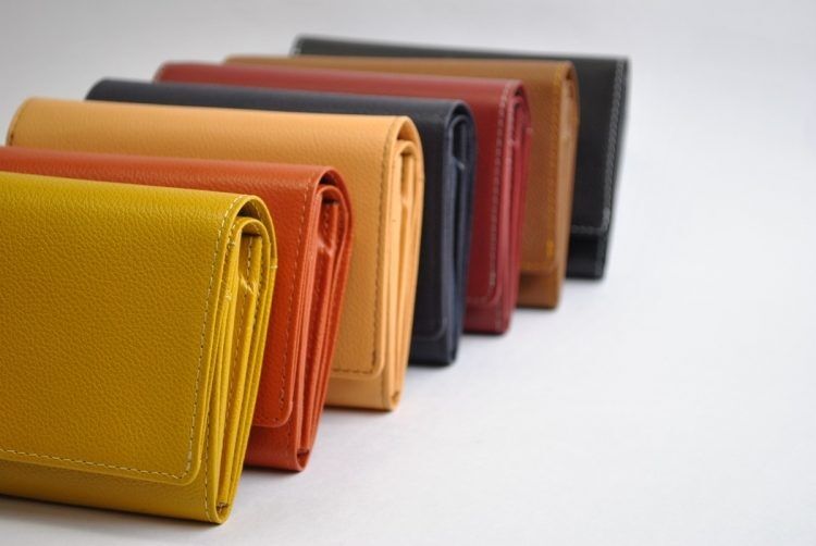 「合皮製品を使うのは恥ずかしいこと？」バッグも財布も本革にこだわる“本革主義者”の価値観の押しつけに困惑する人たち