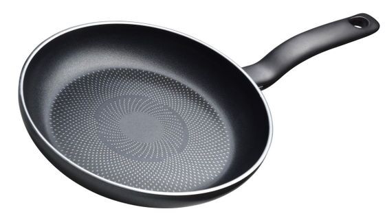 テフロン加工のフライパンに傷がつくと「230万個のプラスチック粒子」が料理に放出されるとの研究結果