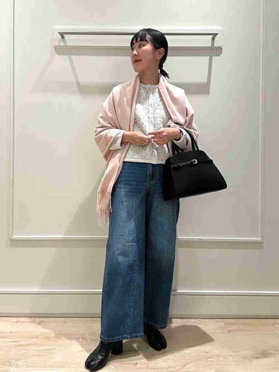 50代こそ「グレー」が正解！春まで活躍する垢抜けきれいめコーデ術とは