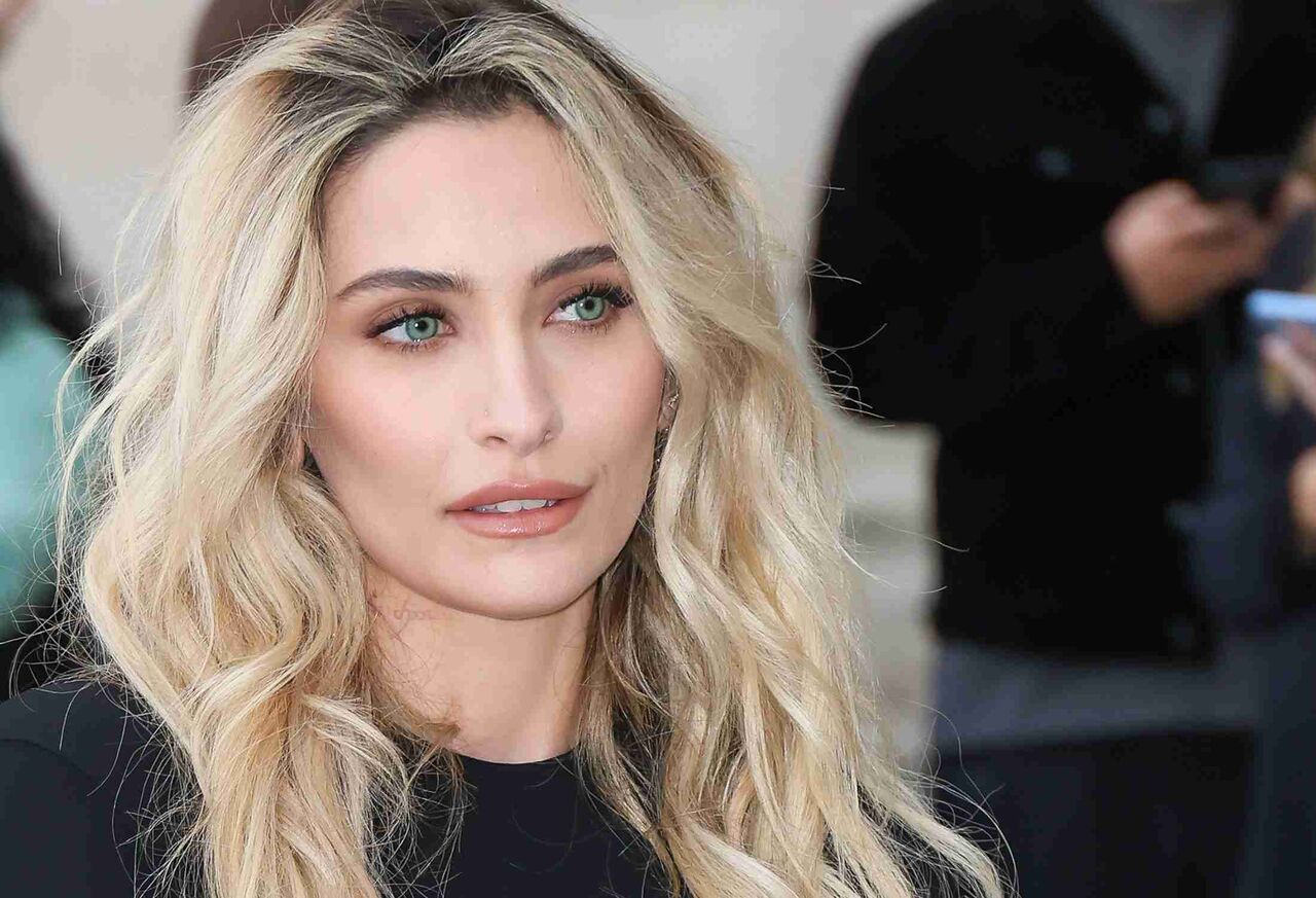 マイケル・ジャクソンの娘パリス、ドラッグのやりすぎで鼻に穴が開く