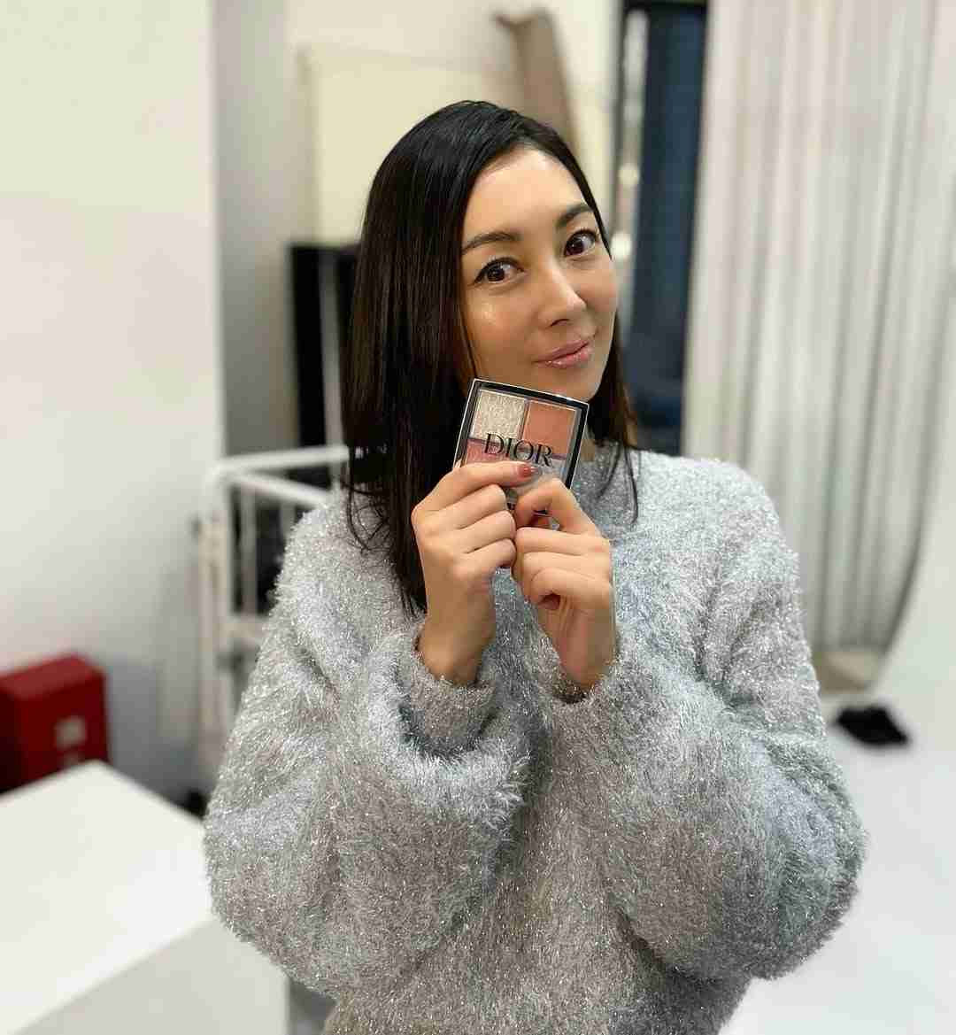 会社社長と結婚15年、シンガポール在住…伊東美咲47歳の姿に衝撃「キレイすぎ」子ども３人