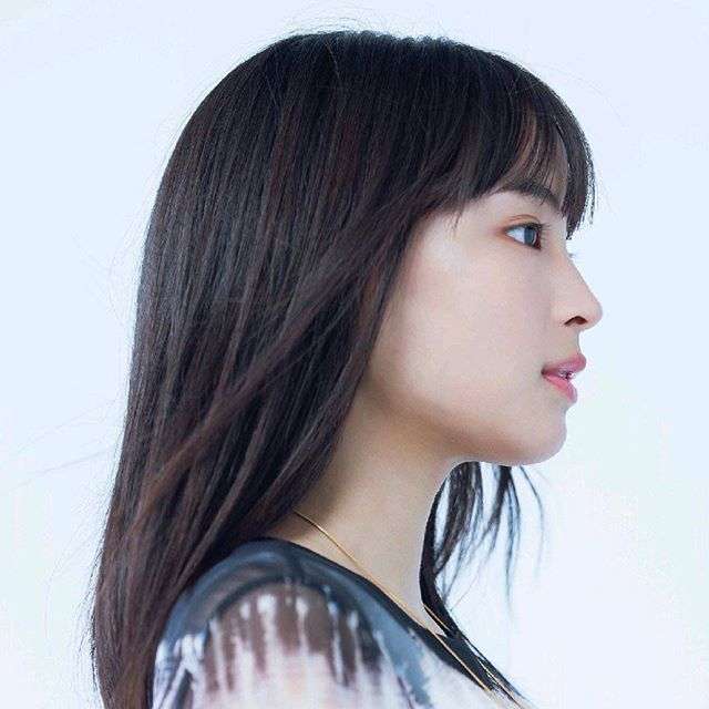 横顔が綺麗な有名人