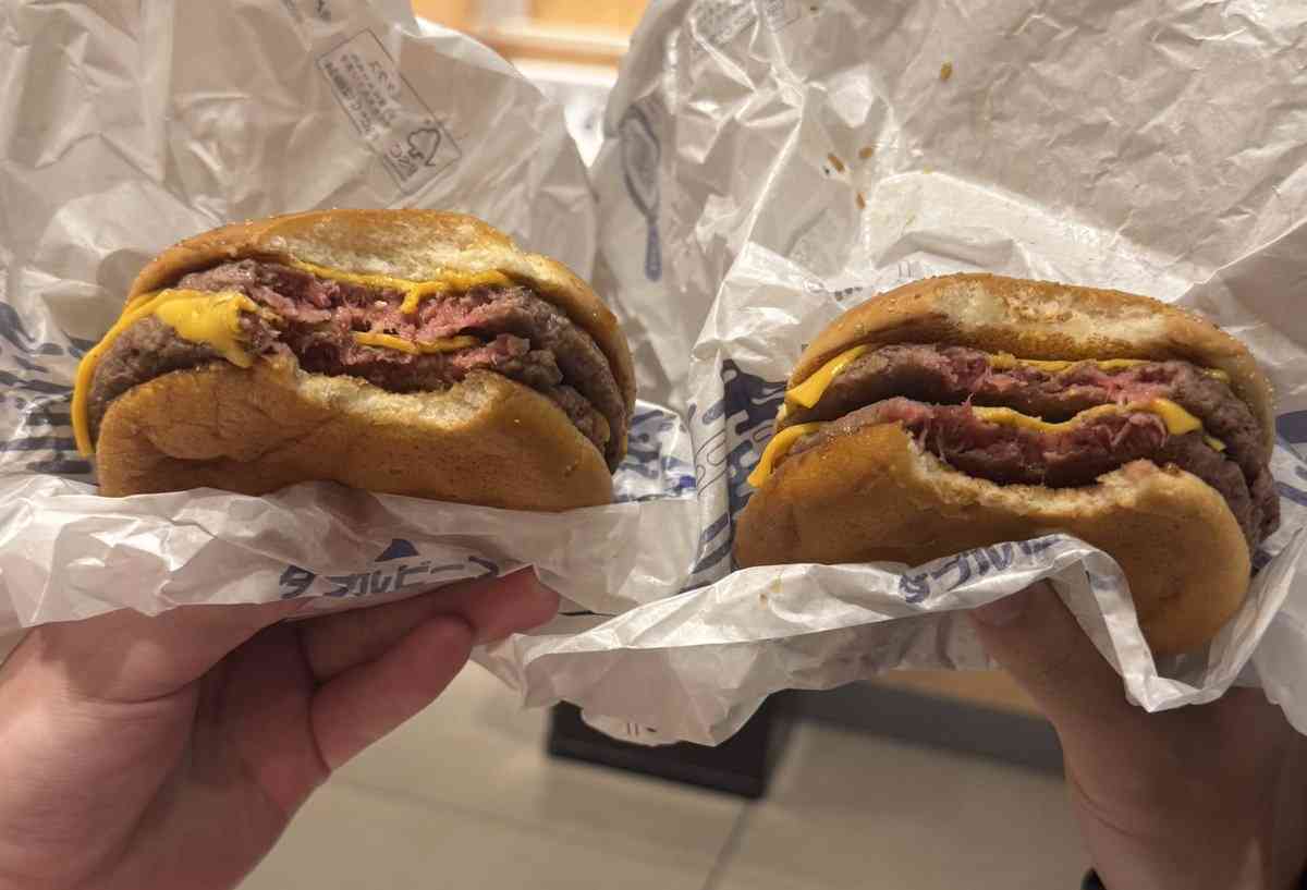 マクドナルドでダブル肉厚ビーフを注文したら中身がミディアムレアでネッチョリしてた→「怖すぎる…私なら潜伏期間中怖くて何もできなくなるレベル」