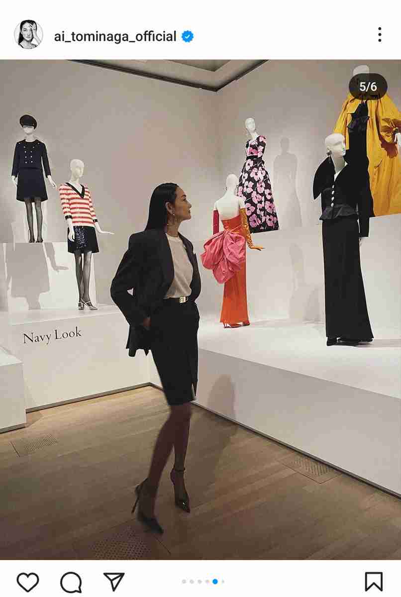 冨永愛の立ち姿に驚嘆の声「マネキンよりもスタイルが良い」イヴ・サンローラン展訪問を報告