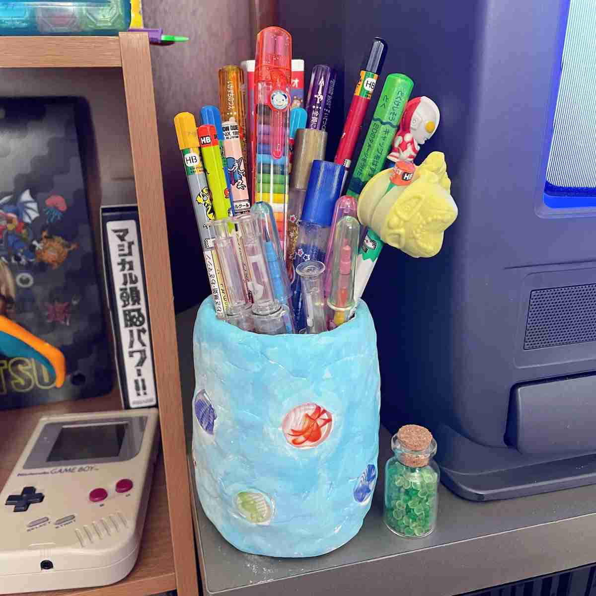 「情報量多すぎ」「懐かしさでおかしくなりそう」　一枚の写真に含まれる“平成懐かし成分”がもはや過多