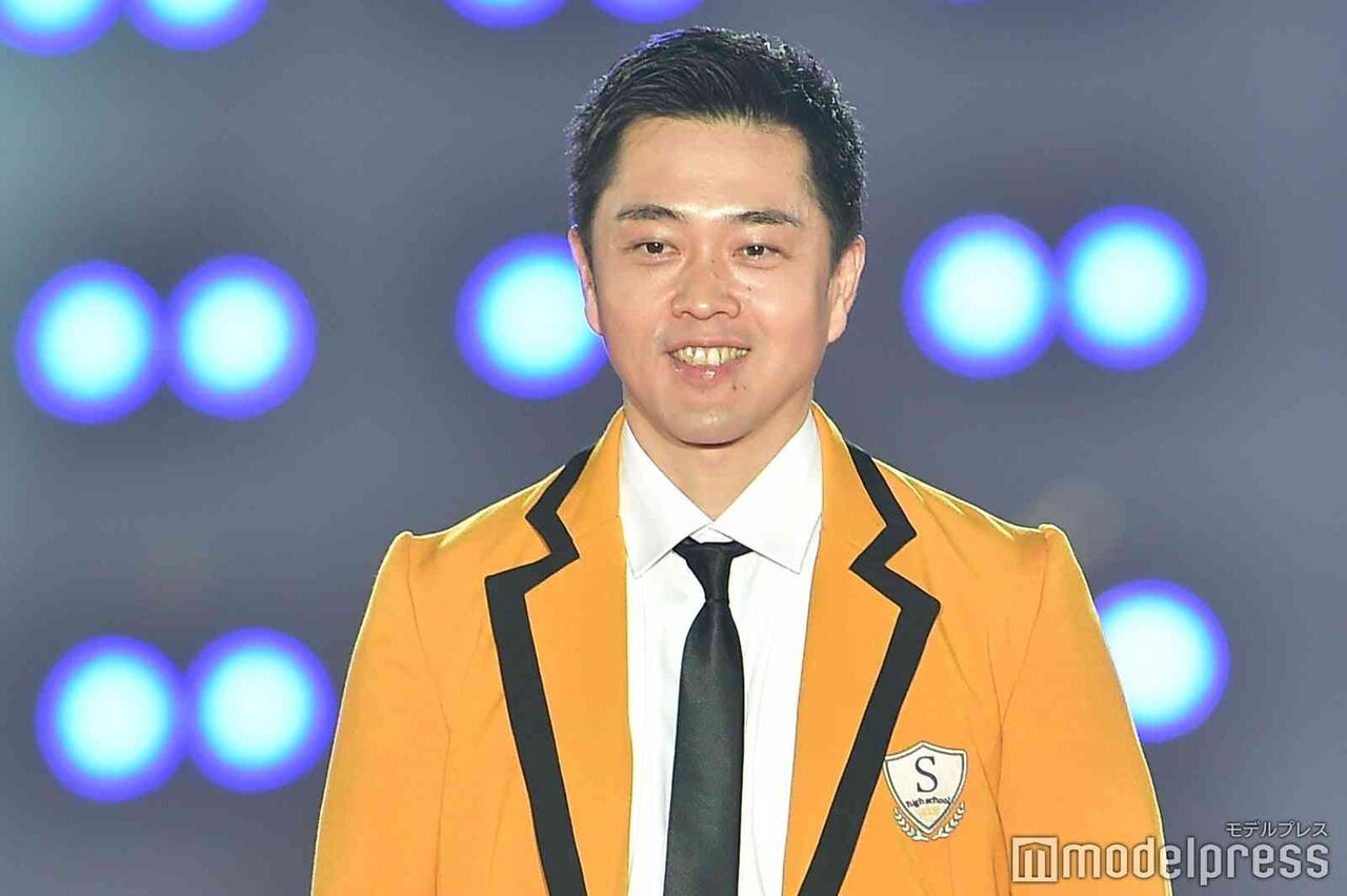 吉村洋文大阪府知事、制服コスプレで「関コレ」シークレット降臨「一線越えた気がします」＜関西コレクション 2023 A／W＞