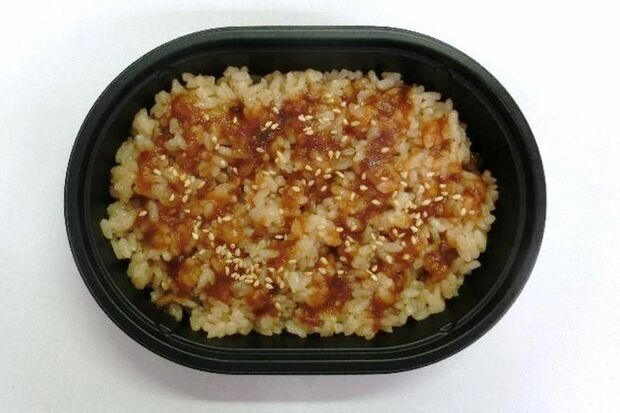 ローソンストア100『焼肉のタレかけご飯』（税込268円）が“不景気の象徴”と話題、同社は「意図したものではない」