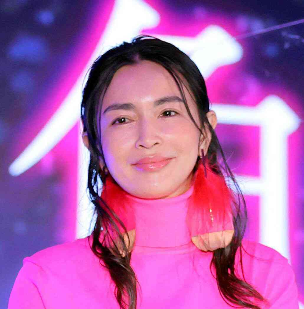 44歳・長谷川京子、好きな男性のタイプ聞かれ…初対面のデヴィ夫人“ダメ出し”「随分打算的」