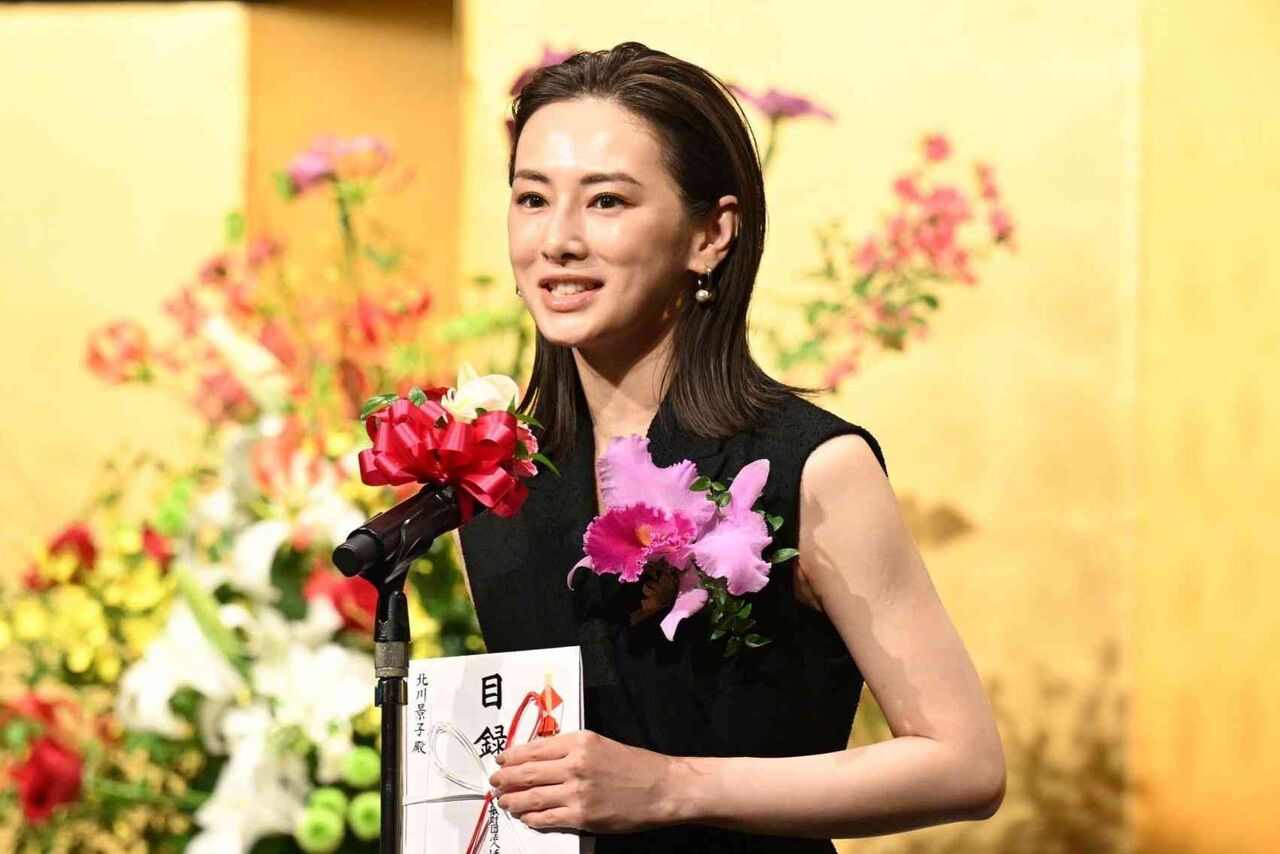 北川景子：第2子出産後初の公の場　「どうする家康」撮影は「子育てと両立できるか不安も」　2児の母として「娘や息子に誇れるように」