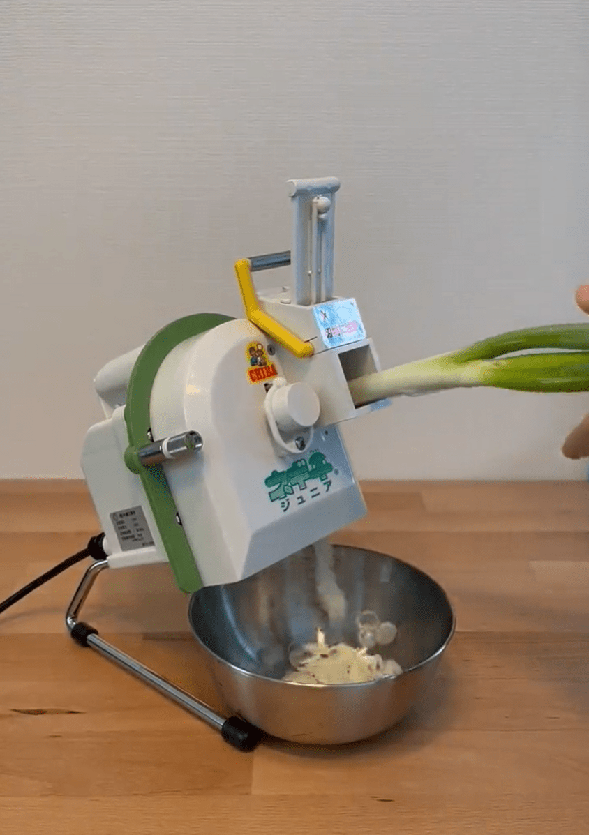 1分で10本のネギが切れる　夫が買ってきた「時短グッズ」が笑わずにはいられない