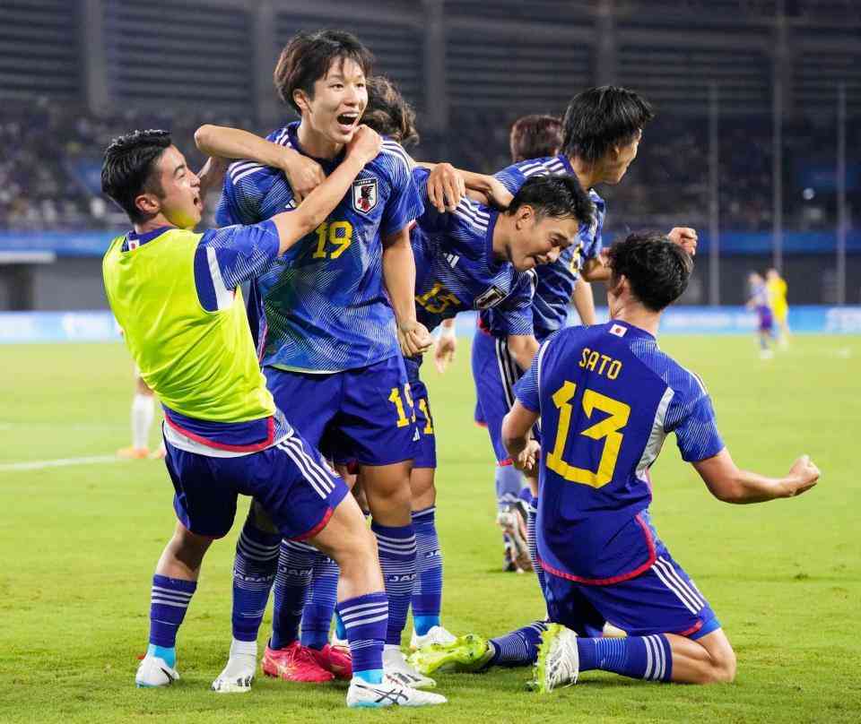アジア大会サッカー　日本が北朝鮮下し4強入り　試合後北朝鮮が審判に激高　現地リポ杉谷拳士氏の後ろで大荒れ　SNS話題「杉谷の後ろで」