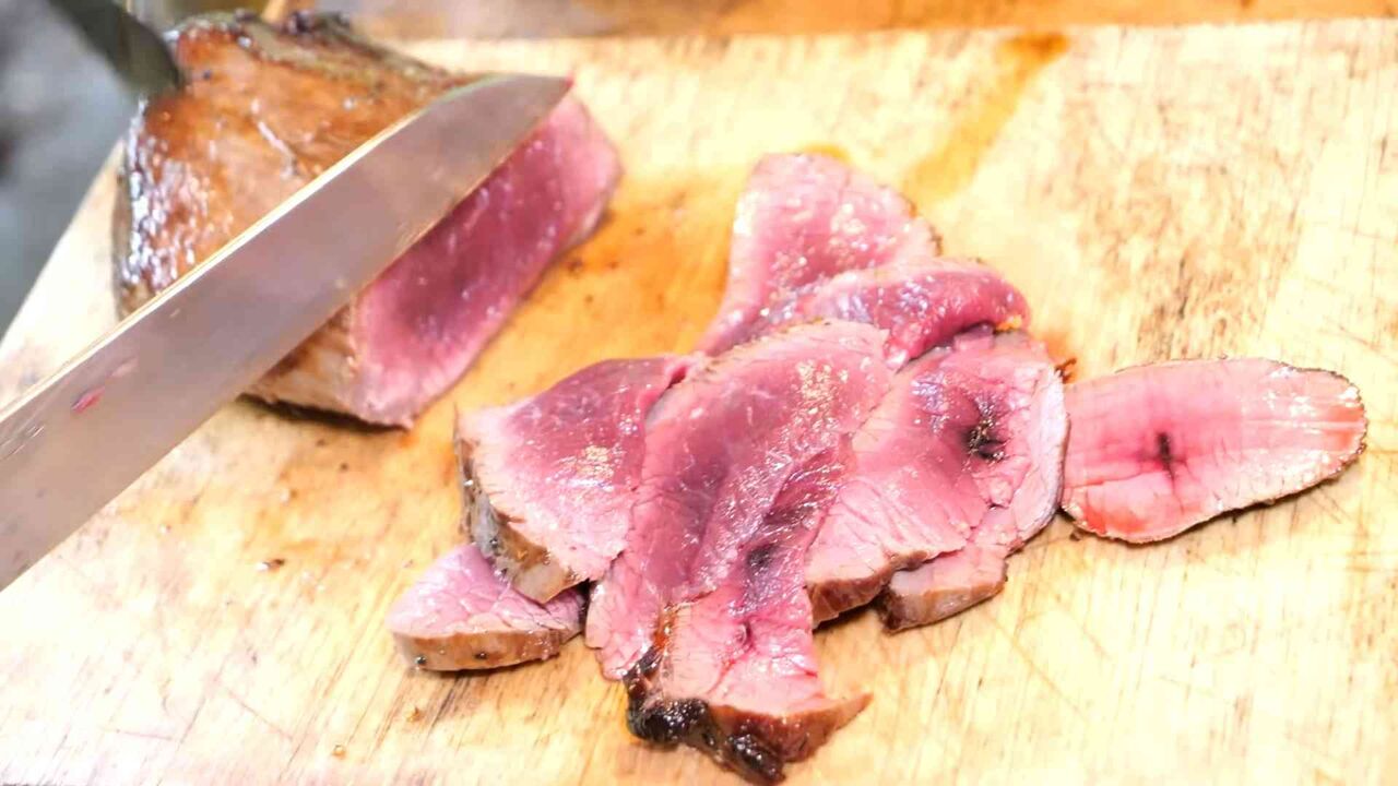 東出昌大の“鹿肉のタタキ”に安全面指摘する声 「ジビエ生食は最悪死ぬ」