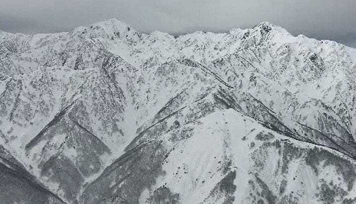 「滝の下に落ちた?」4人パーティーで滑走中…1人が滑落して行動不能…北アルプス小遠見山付近でバックカントリースキーのアメリカ人男性が遭難　19日朝から救助活動