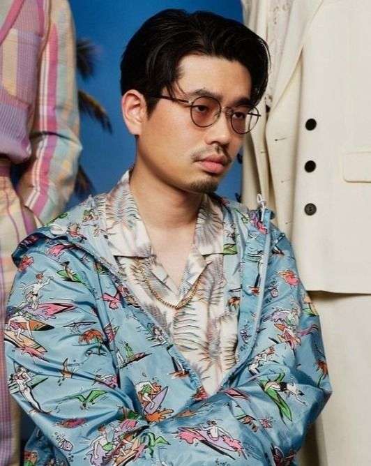 「OKAMOTO’S」ハマ・オカモト（32）“実力派劇作家”根本宗子（34）の“自宅高級マンション通い”スクープ撮！　ハマは直撃取材に「そうですね、仲はいいので」