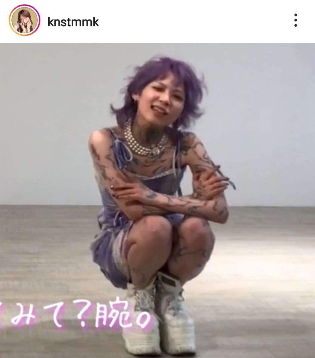 元「NMB48」木下百花、全身タトゥーで激変した25歳の今…超ミニ全身ショットに騒然「また増えた？！」