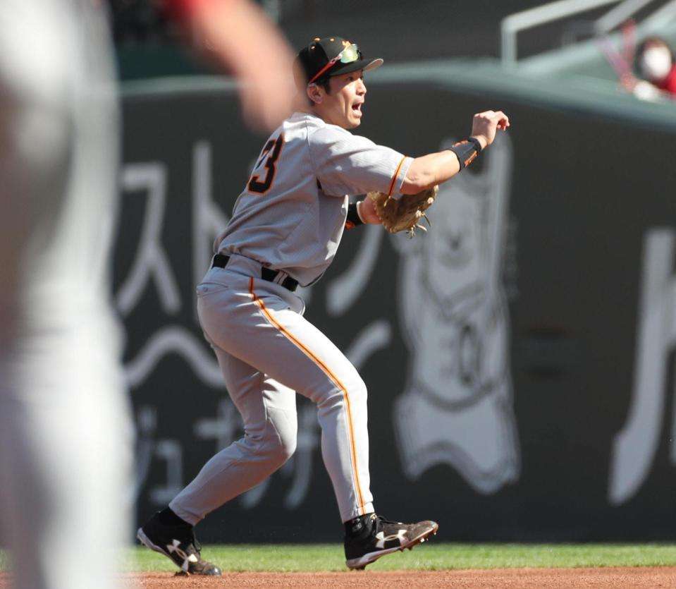 劣勢の巨人　原監督が仰天采配　ベテラン松田を二塁で起用　プロ18年目、1軍初の守備位置で失策