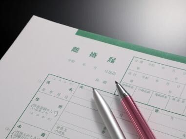 モラハラ夫と別れて1日でも早く彼と一緒になりたい59歳女性を悩ます“100日の再婚禁止期間”「もう生理もないのに妊娠検査、さすがに恥ずかしかった」