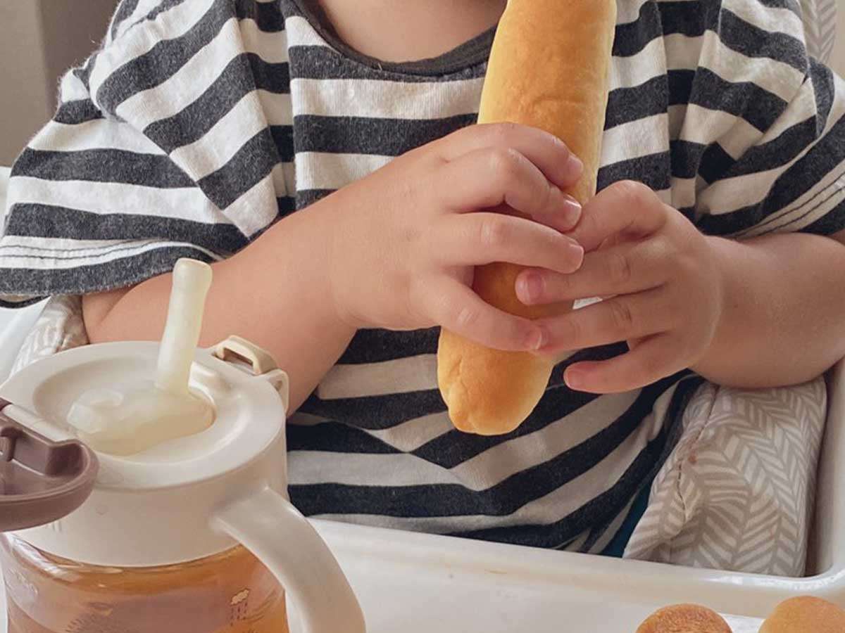 「時すでに遅し」　１歳息子が１本のスティックパンを食べていると思っていたら…？