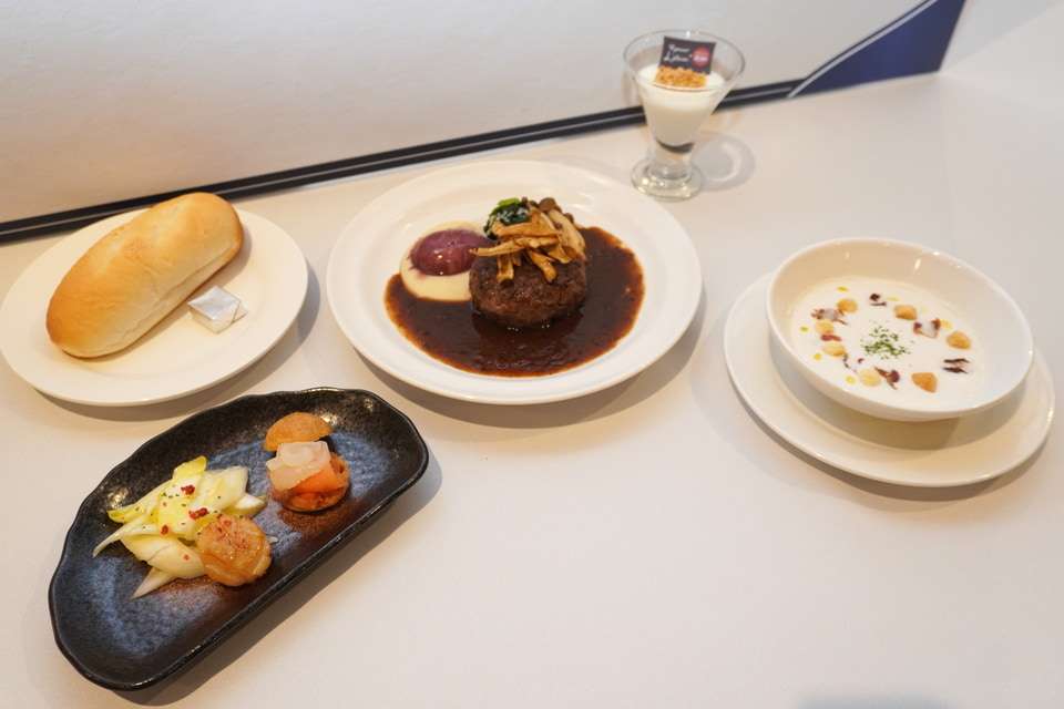 ガスト、1990円のフレンチコース！　ミシュラン獲得進藤シェフ監修