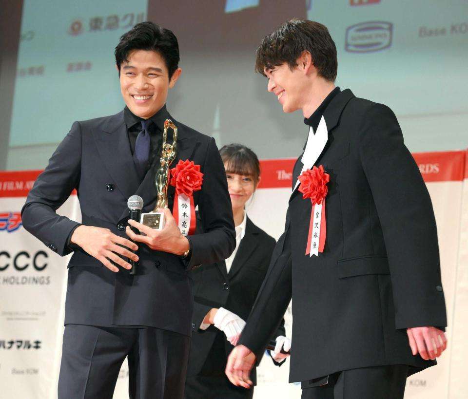 宮沢氷魚　黒島結菜との事実婚公表後初の公の場　鈴木亮平との男優主演賞Ｗ受賞「素直にうれしい」