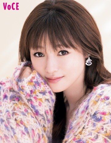 深田恭子、磨きのかかった美貌にスタッフのテンションがヒートアップ 4年ぶり『VOCE』表紙