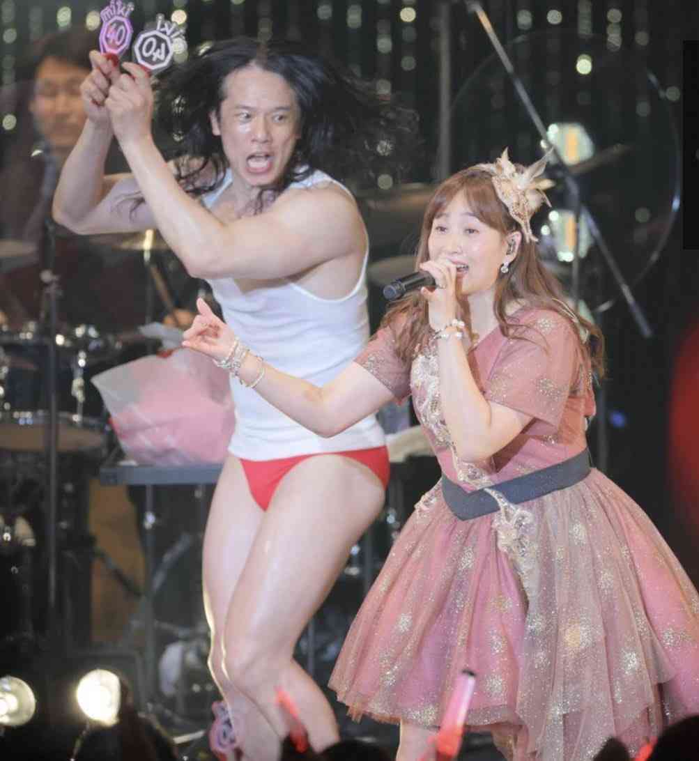 藤本美貴、40歳目前ライブに夫・庄司が赤パンツで乱入＆絶叫「ミキティー！」大沢あかねも熱烈ダンス