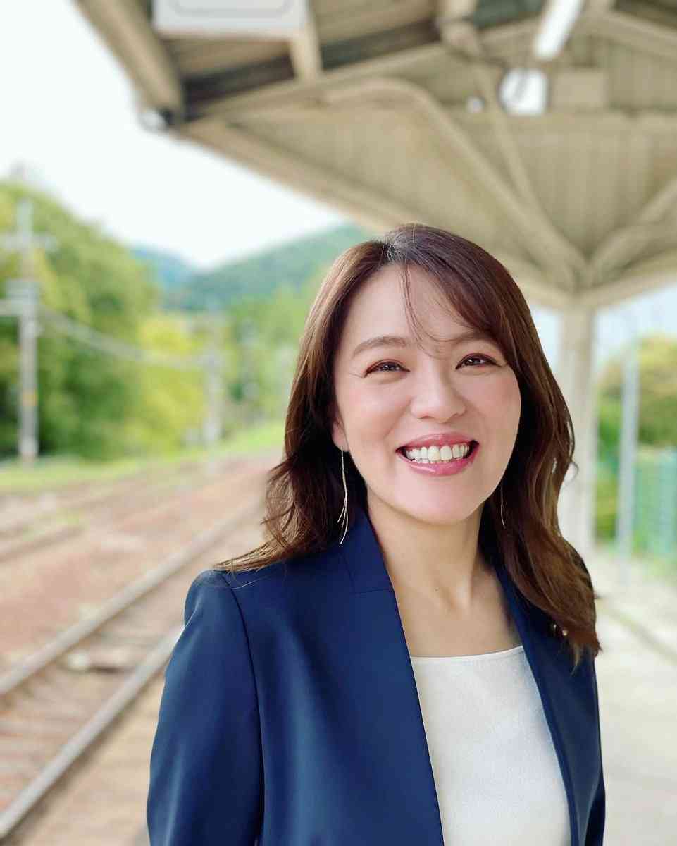 “40歳”今井絵理子氏、笑顔の写真を投稿 決意新たに「笑顔を届ける政治家を目指して」