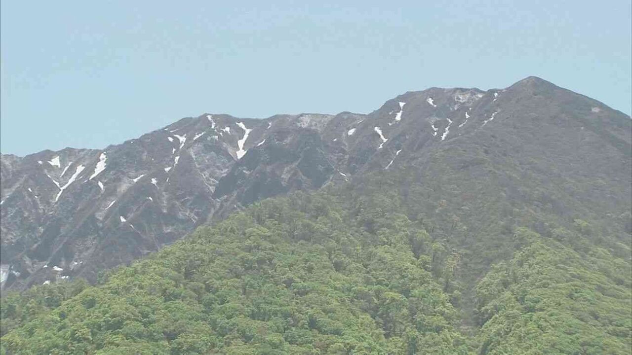 80代夫婦が大山登山中…前を歩いていた夫が足を滑らせ、受け止めようとした妻も転倒　肋骨と股関節骨折　防災ヘリで救助　登山歴約50年、登山届は未提出