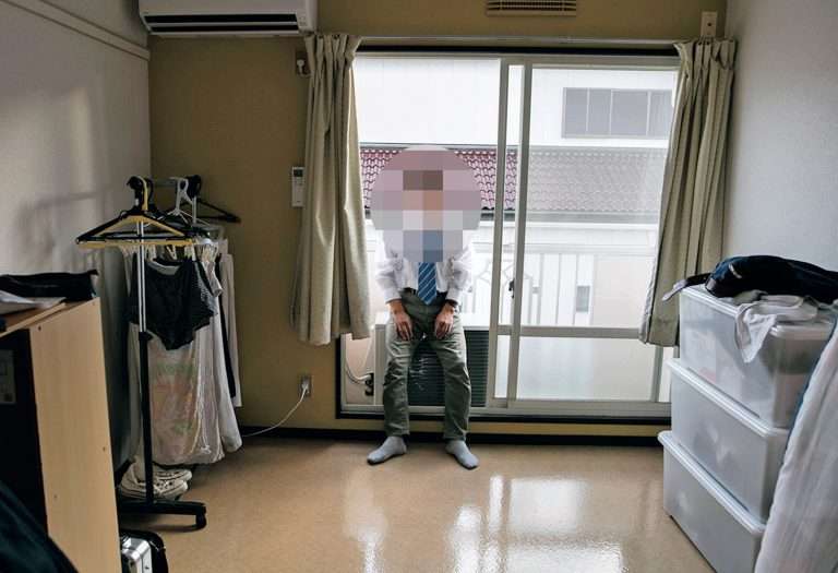 「手取りは月10万円台、交際経験もない」49歳の嘆き。500人アンケートで見えた令和の“弱者男性”の姿とは