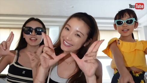 木下優樹菜、ママそっくりの娘たちとキメた“チョリース”3ショット　パパ要素ゼロの成長ぶりに「ゆっきーな2人いる」「美少女ちゃん」