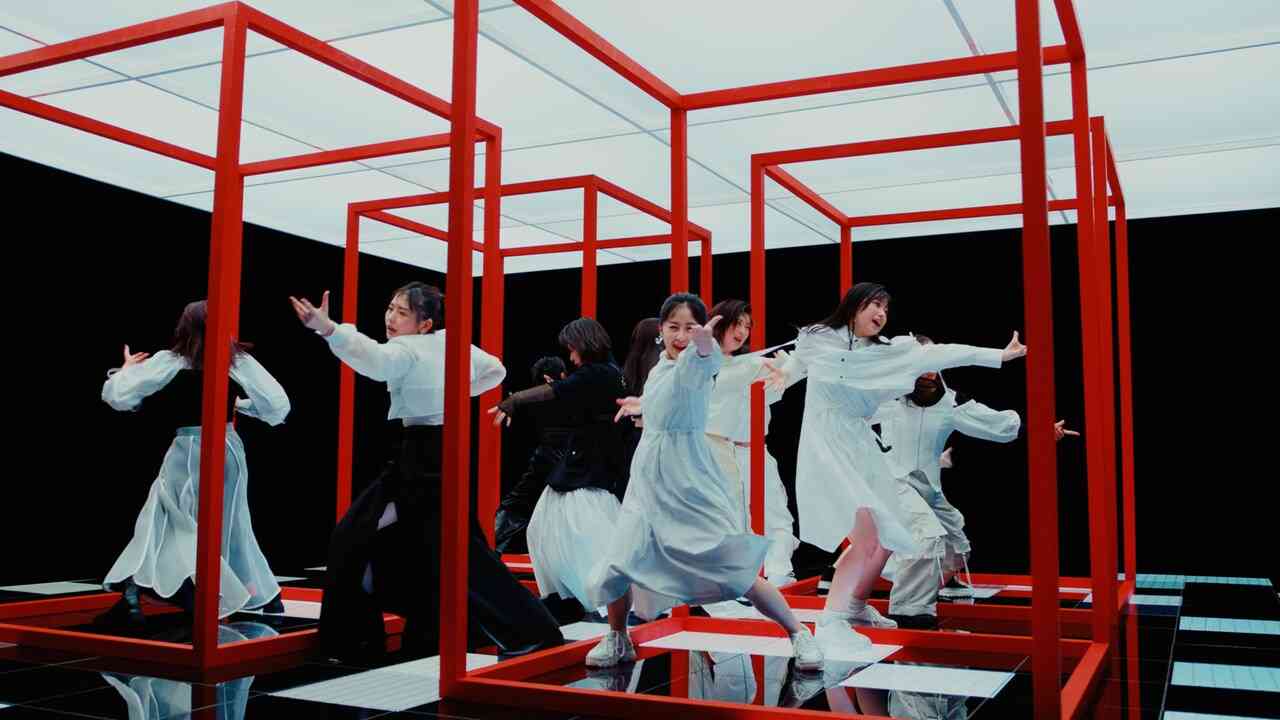 秋元康プロデュース、WHITE　SCORPIONのMVに5万回超の「いいね」 再生回数400万回目前