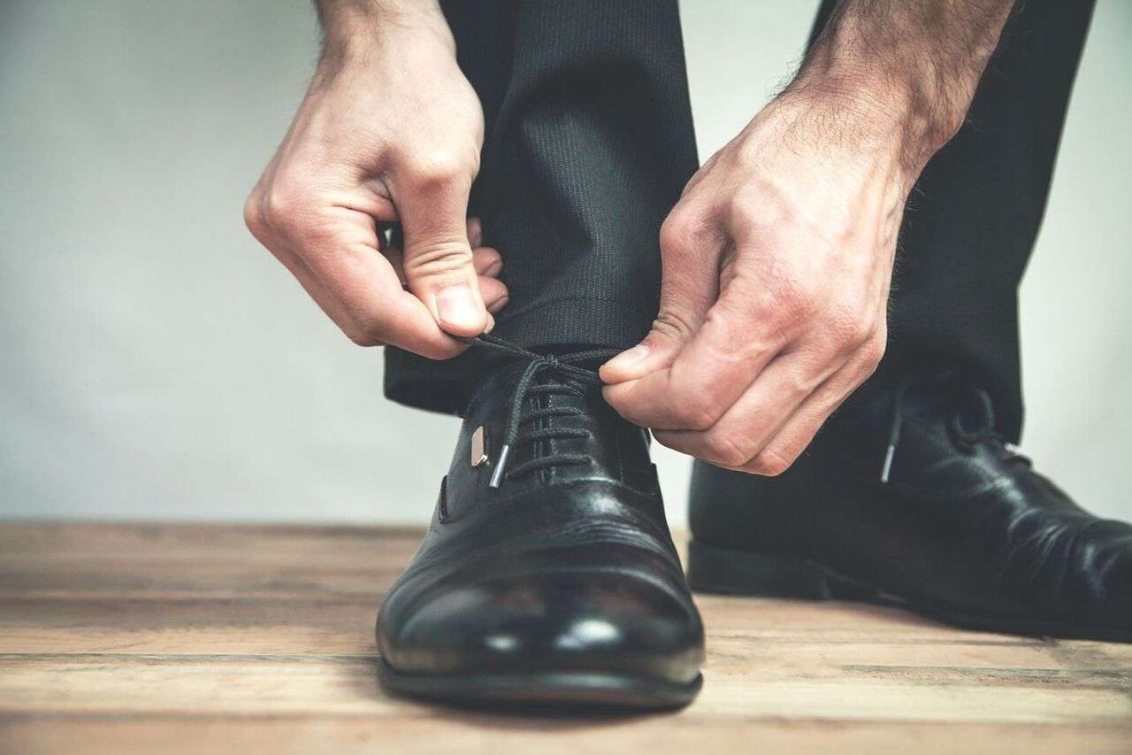 「ビジネスマンの革靴離れ」が止まらない…「痛いし疲れる履物」を脱いだ大人たちが代わりに履き始めたもの