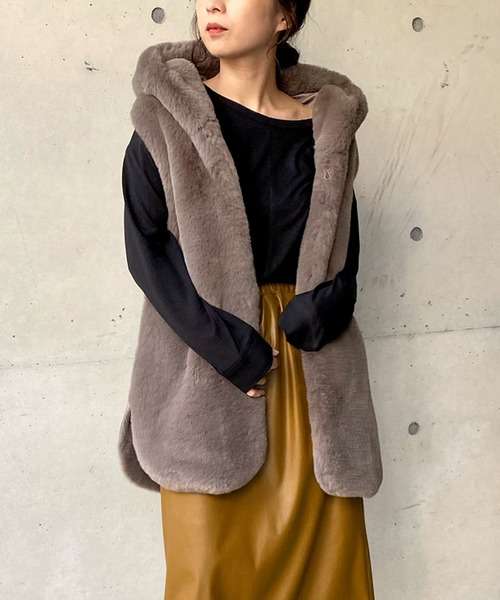 今年流行の「ファーベスト」着るとマタギになりがちな理由。あか抜けのコツは