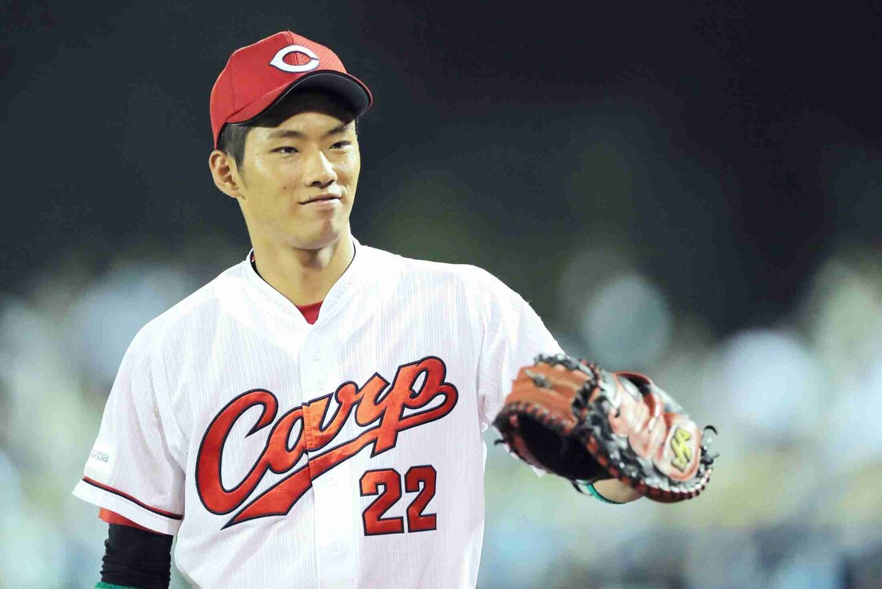 「頬に手を添えて引き寄せるように…」広島カープ・中村奨成（24）“車中不倫キス動画”　不倫相手の夫には自筆の謝罪文を提出