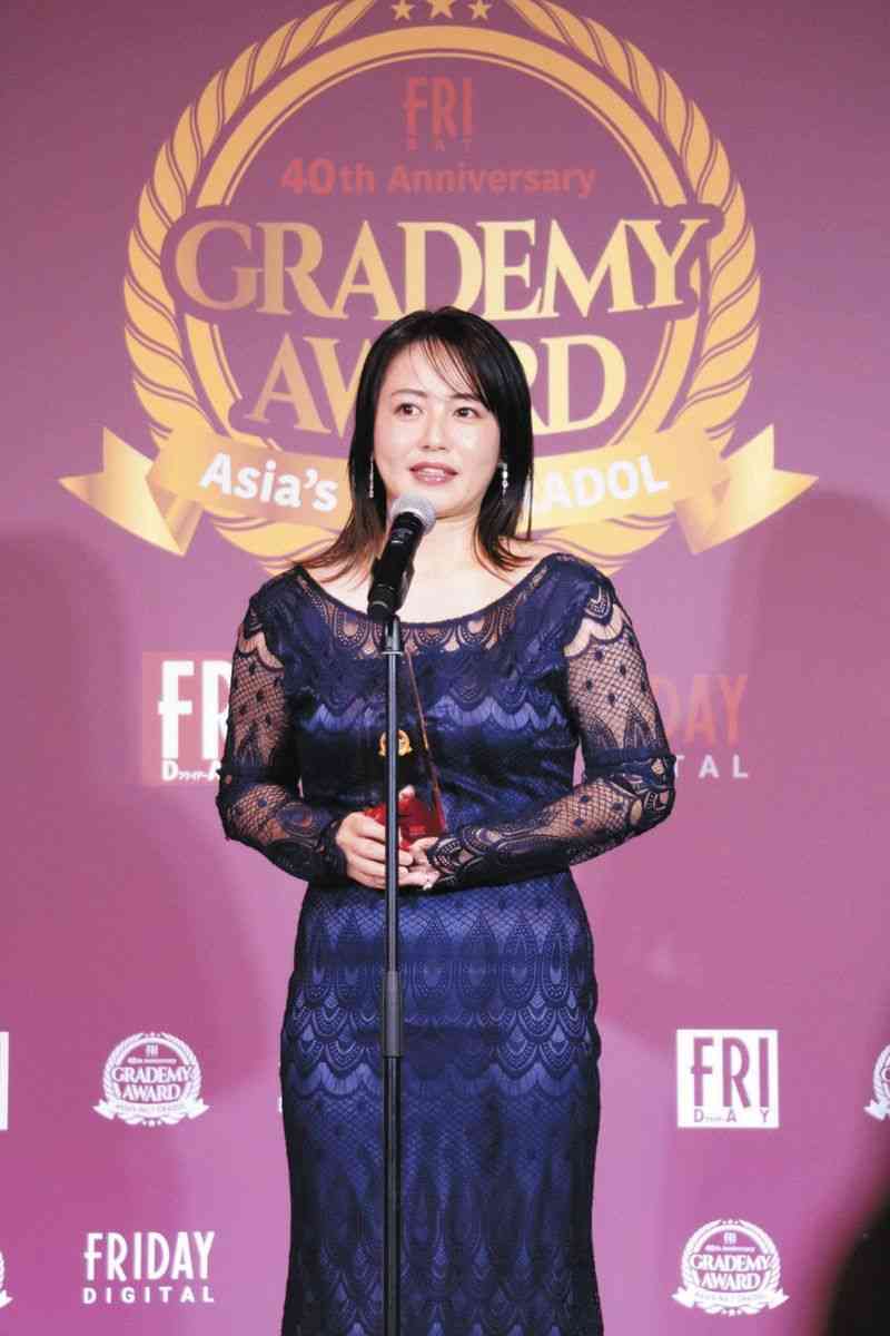 磯山さやか、年齢によって変わる体つき…「あえて出す」グラビアを始めて25年目「グラデミー賞」レジェンド賞