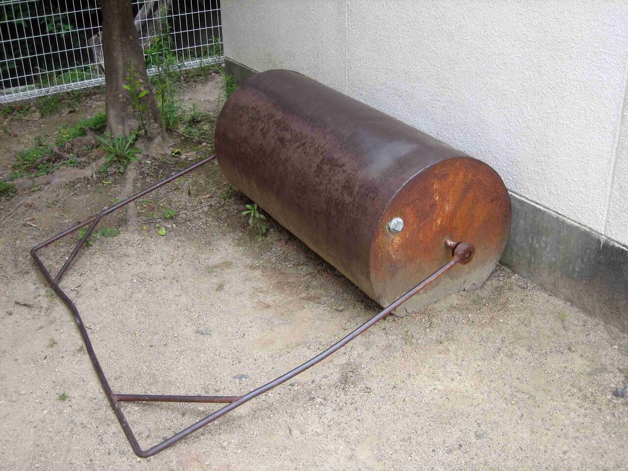 広場で整地ローラーに巻き込まれた女児、大けが負い後遺症で失明…市に賠償求め提訴